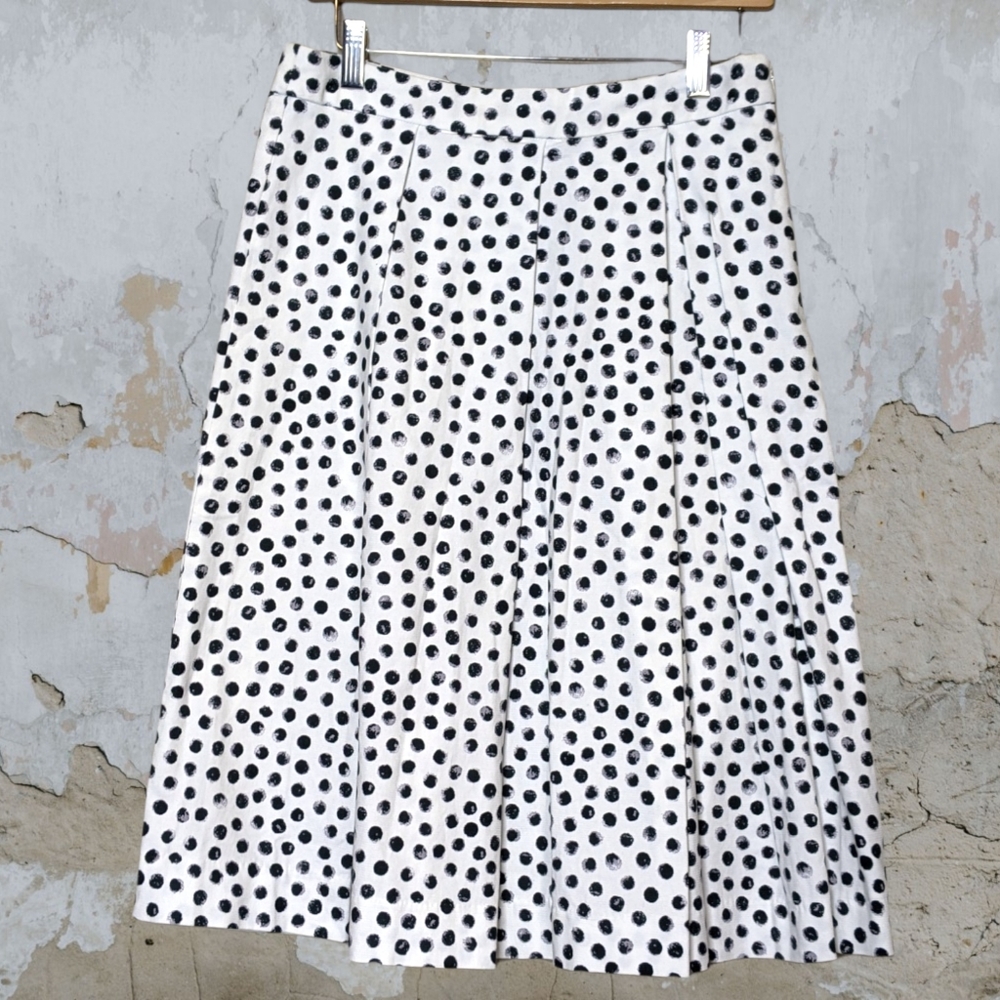 WHOWHATWEAR: White  with Black Polka dots  Midi A-line skirt. Size 6